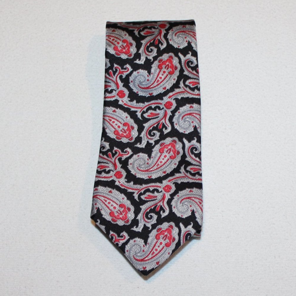 Oleg Cassini skinny paisley necktie red gray black tie 3x55 1/2